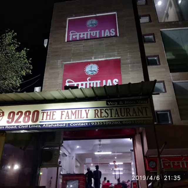 9280 The family restaurant