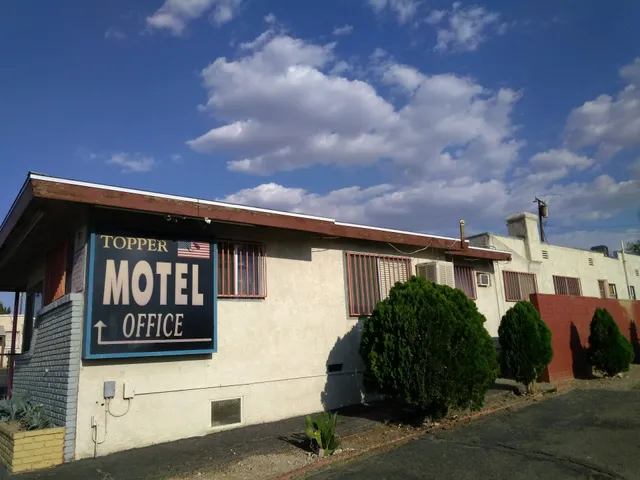 Topper Motel