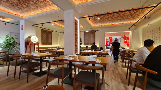 小笼 Little Dragon Plaza de España