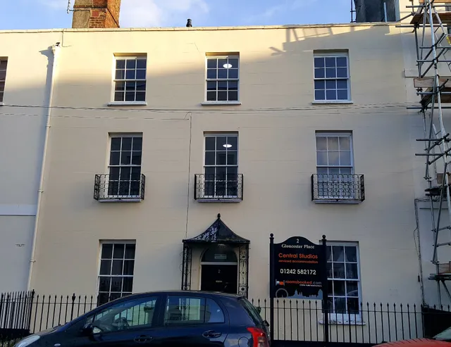 Gloucester Place Studio by Roomsbooked