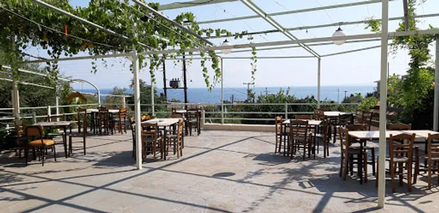 Manoleas Tavern & Rooms to Let