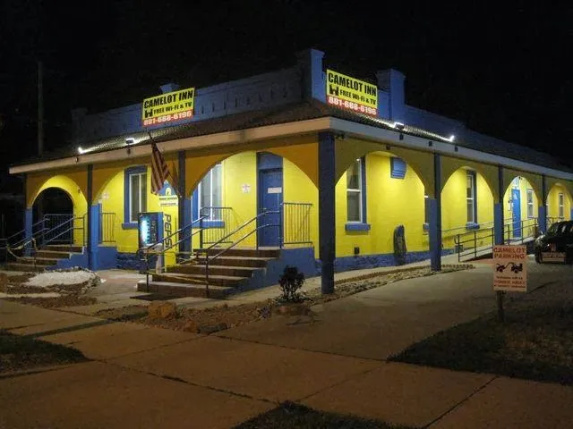 Camelot Inn & Hostel