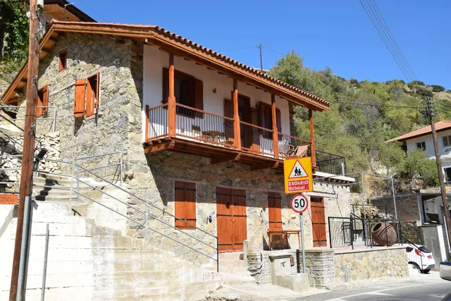 Konatzin Tou Massou by Raise