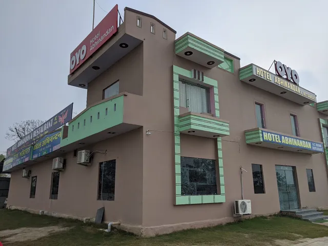 OYO 48744 Hotel Abhinandan