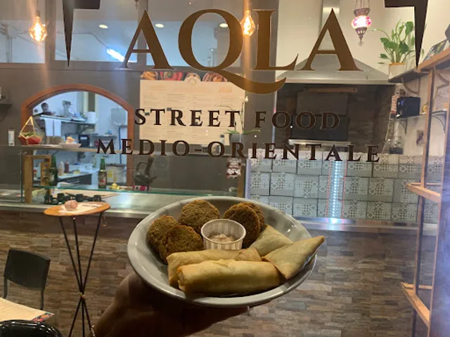 Aqla street food medio-orientale