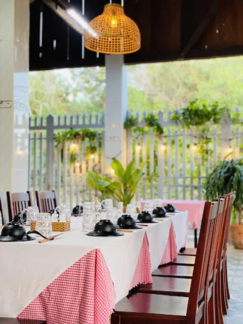 Lob Ho Tram Restaurant