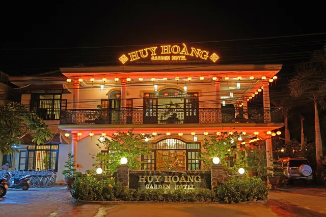 Khách Sạn & Cà Phê Huy Hoàng