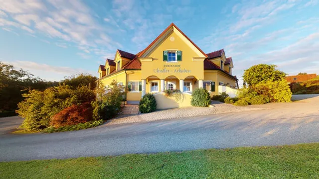 Ferienhof Uhudler-Arkaden Gertrude Hirschmann und Melanie Werderits