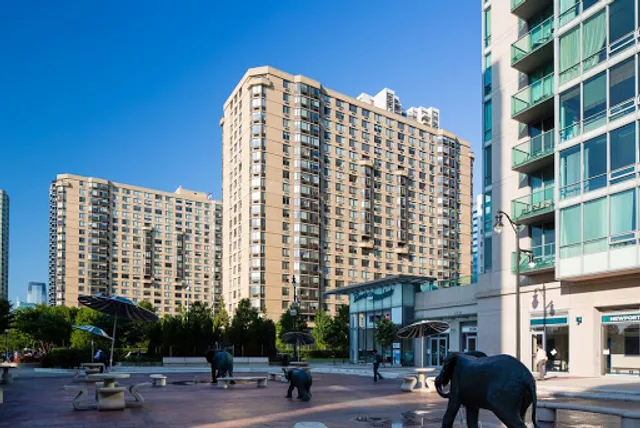 Waterside Square South at Newport