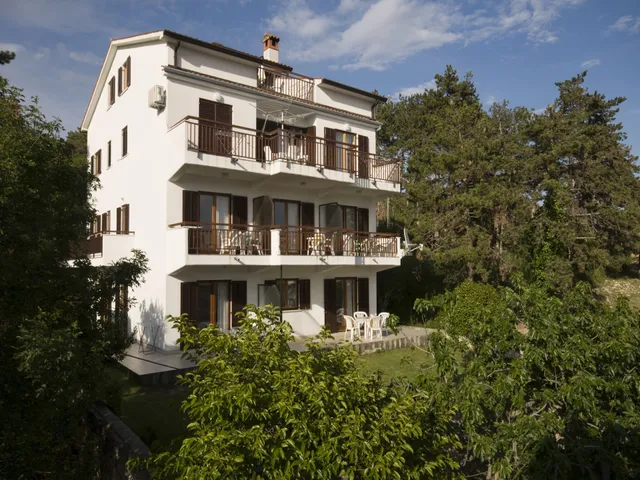 Apartments Pino Rabac