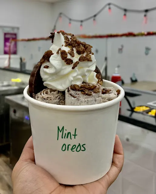 Aurora Rolling Ice Cream