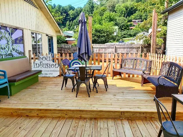 Quirky Birds Treehouse & Bistro