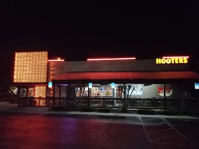 Hooters