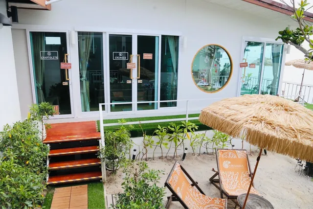 AMANDA อามันดา Room • Spa • Cafe