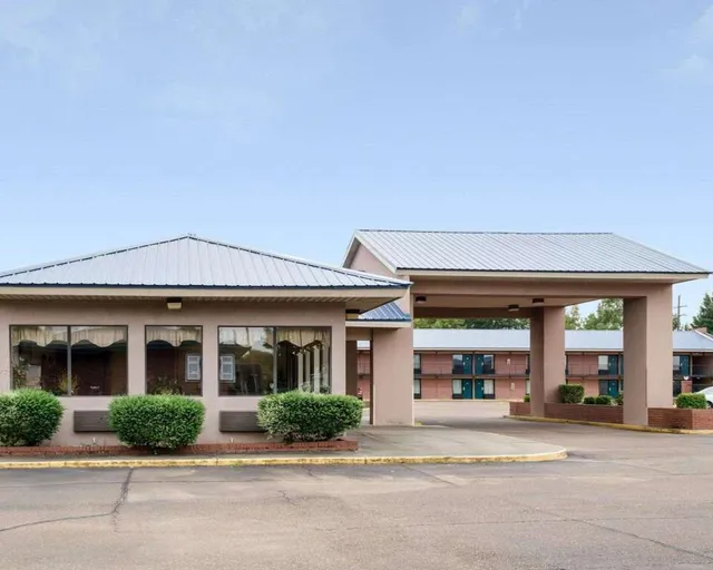 Motel 6 greenwood, ms