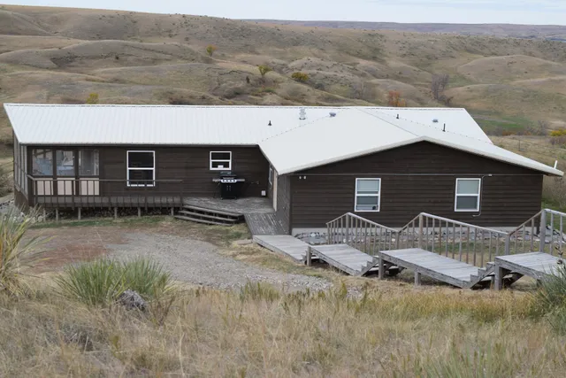 Hillbilly Relaxation Ranch Rental Lodge