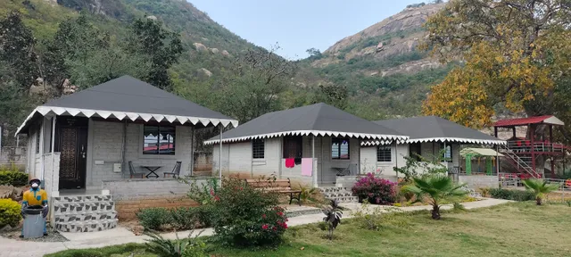 Shikra Mountains & Hills Resort