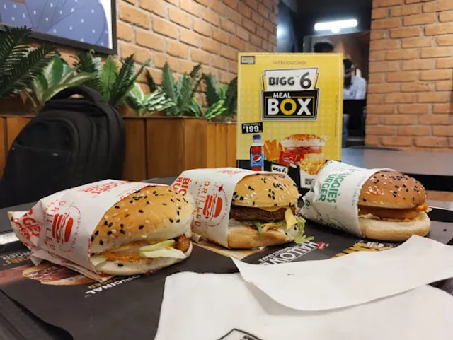 Biggies Burger: AECS Layout