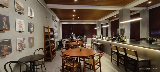 Papa & Mama Bistro and Coffee