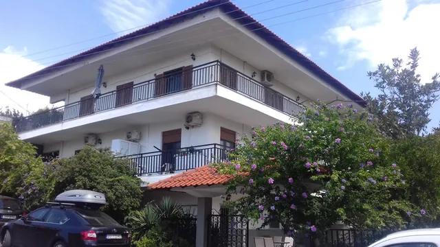 ROOMS TO LET "The Three Brothers"