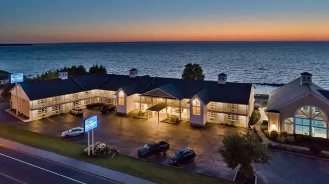 Baymont by Wyndham St. Ignace Lakefront