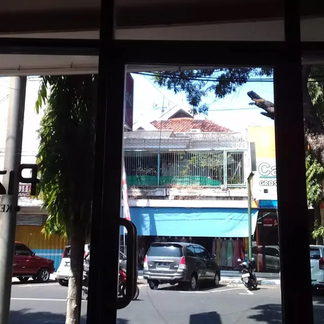 Roland Bakery & Cafe