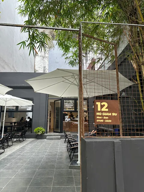 Deep Sii Coffee - 12 Ho Giam (near Van Mieu)