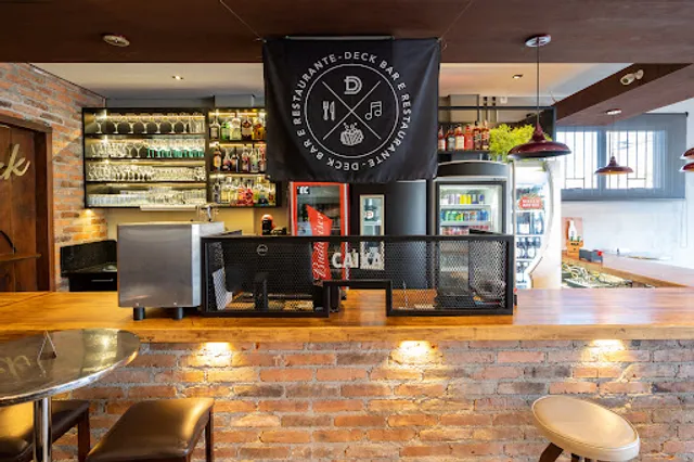 Deck Bar e Restaurante