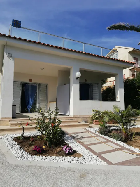 Villetta sullo scoglio(cin it085007c2sy4qirux)