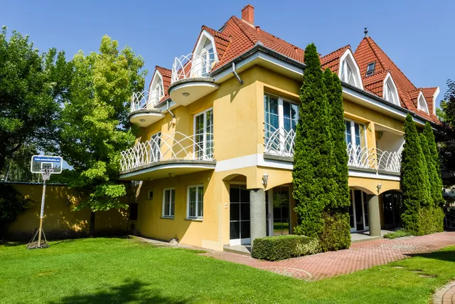 GYŐRFI APARTMANHÁZ