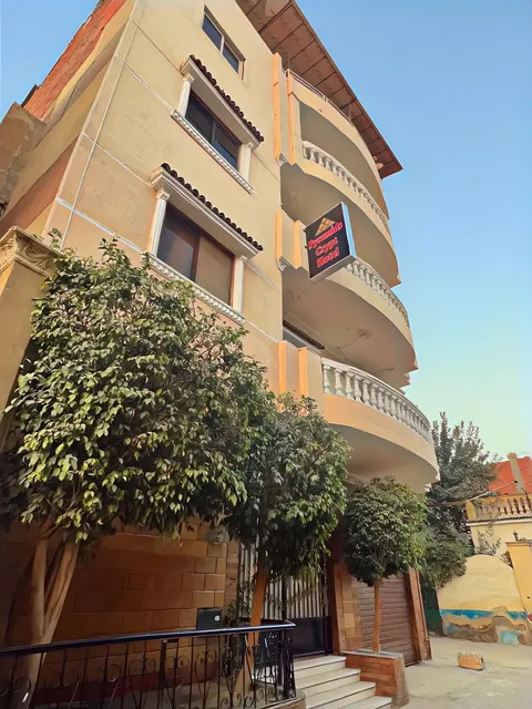 Pyramids Crypt Hotel