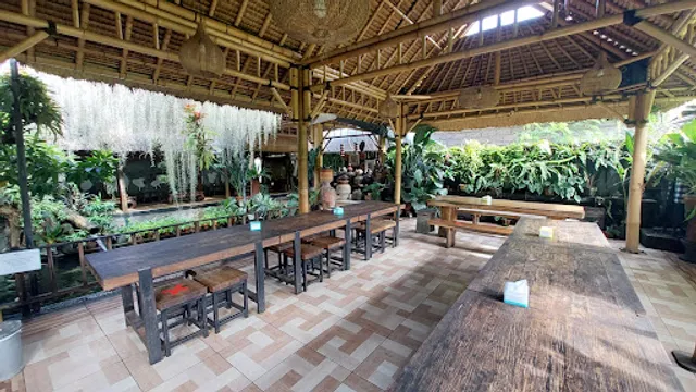 Nasi Ayam Kedewatan Ibu Mangku - Renon (Cabang I)