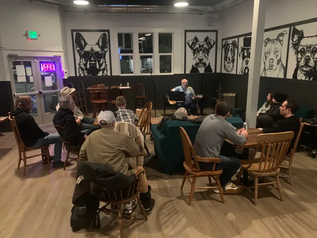 BoneYard's Howlin' Bistro