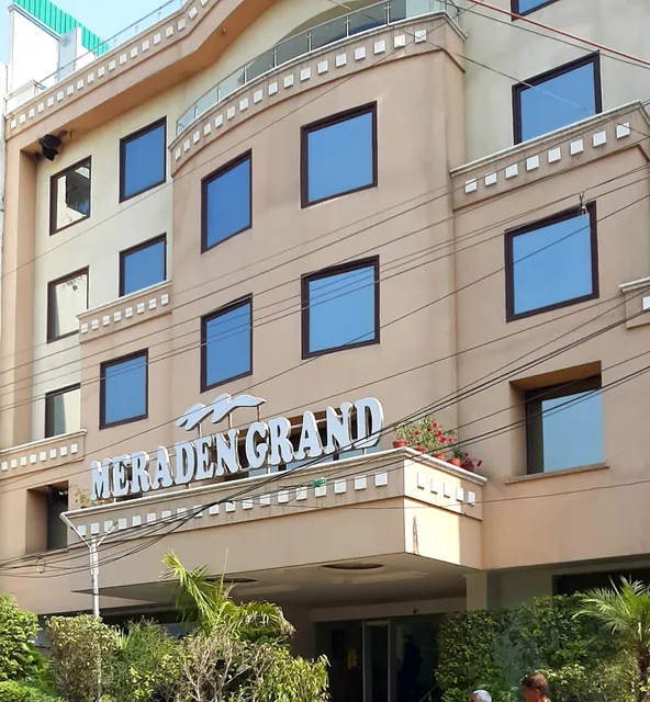 Hotel Meraden Grand