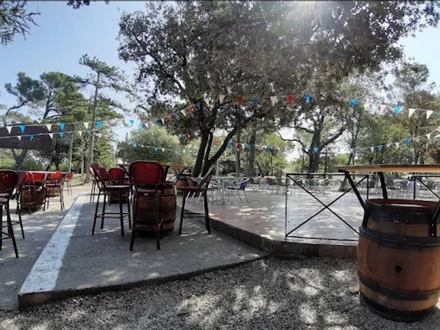 LA GUINGUETTE DE LA COLLINE