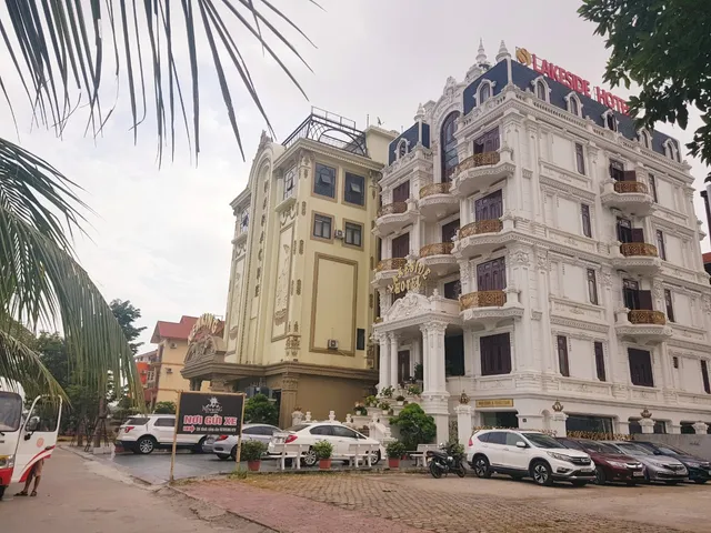 Lakeside Hotel Hạ Long