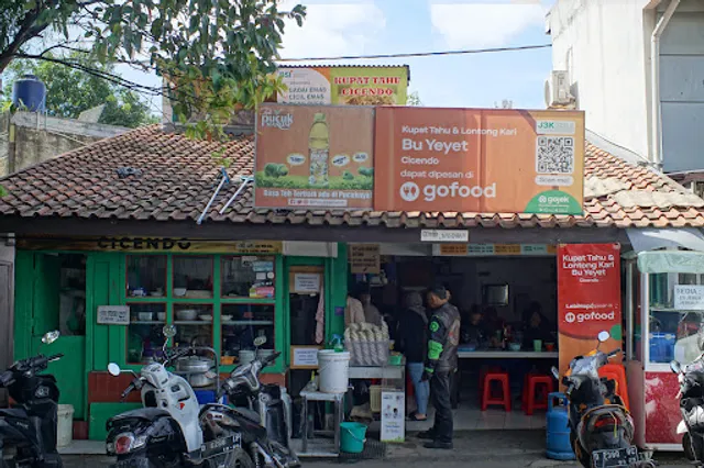 Kupat Tahu Lontong Kari Cicendo Bu Yeyet