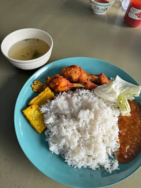 Ayam Penyet Dewi Maulana