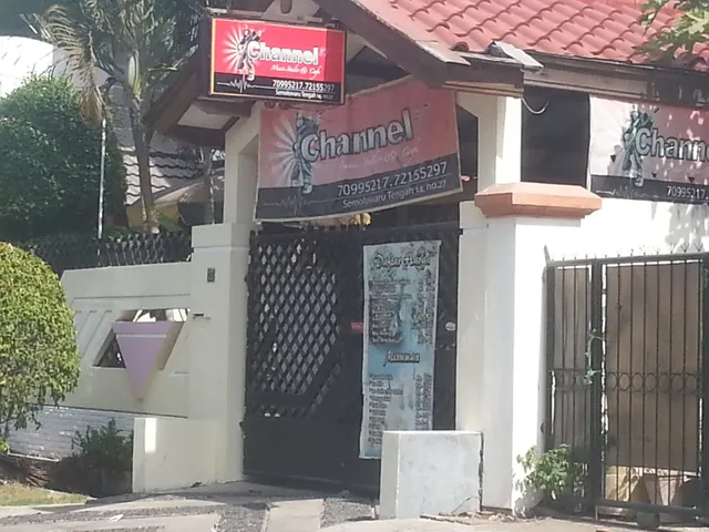 Chanel 27 Music Studio & Cafe