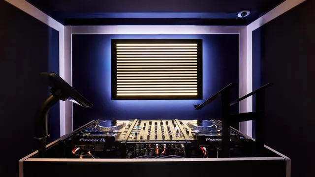 PIRATE.COM - Rehearsal & Recording Studios