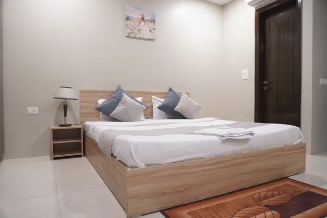 Staybia - Best Hotel Noida Sec 12