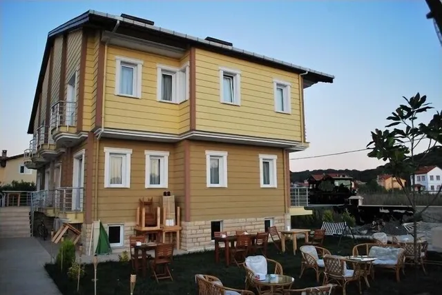 Assortie La Villa Hotel