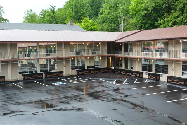 Sleepy Bear Motel