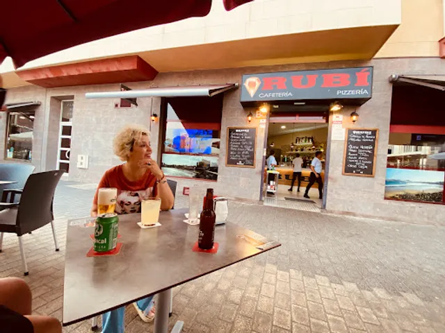 Rubí Cafetería Pizzería
