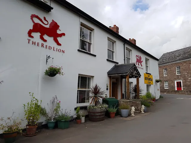 The Red Lion Llangorse