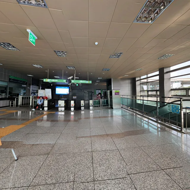 Jeondae. Everland Station