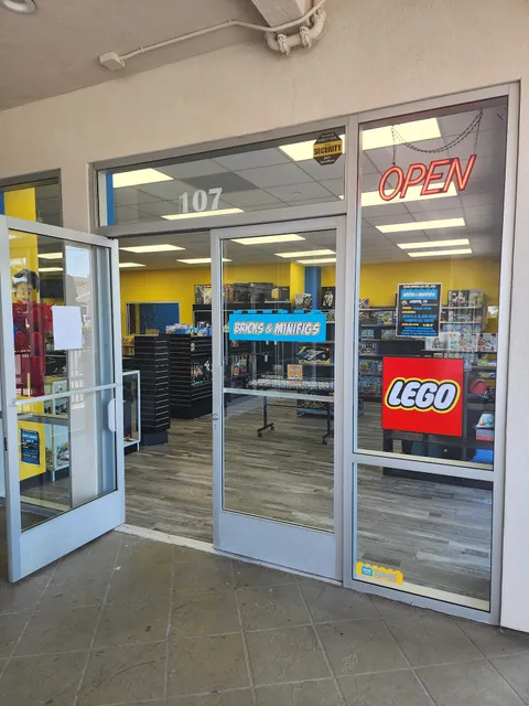 Bricks & Minifigs Lomita