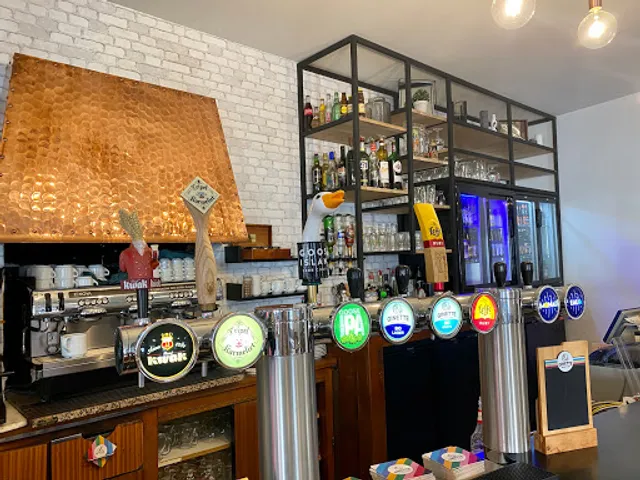 Chez Bertin - Café De La Place Armes