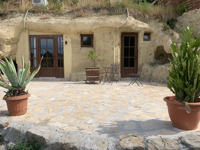 SIROCAVE Cave Apartments