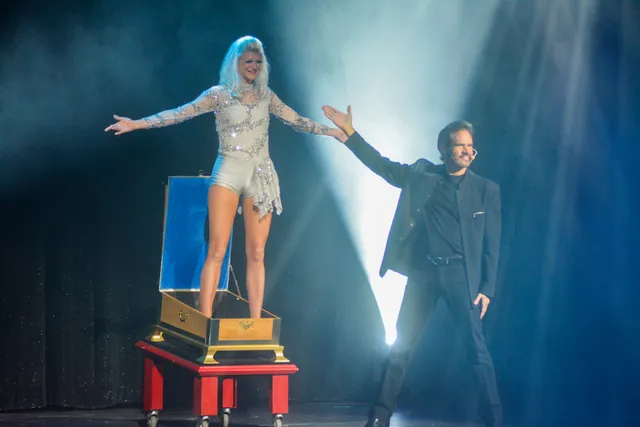 The Cabaret - Garry & Janine's Magic & Comedy Dinner Show